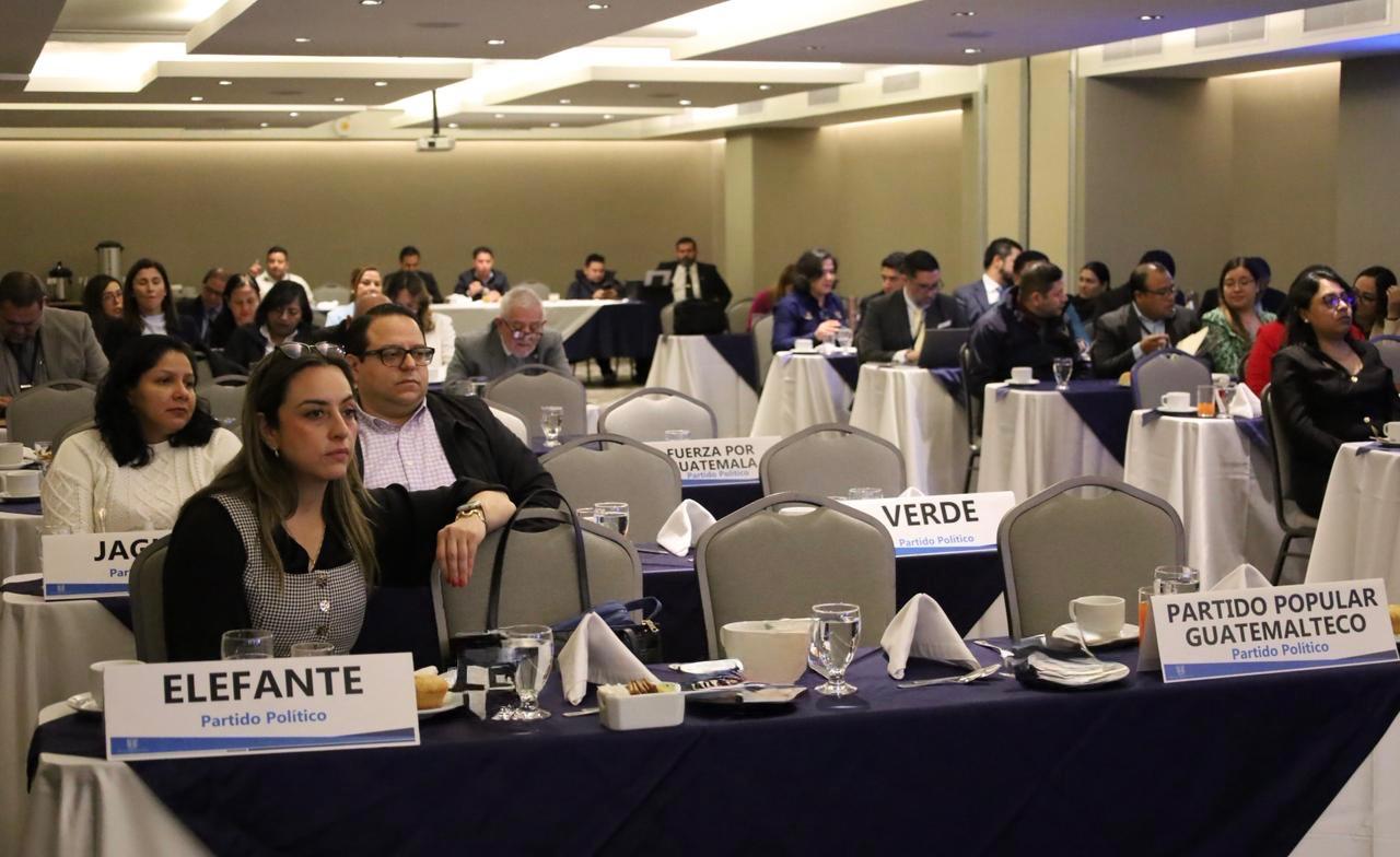 Primera reunión entre Pleno de Magistrados y representantes de partidos políticos